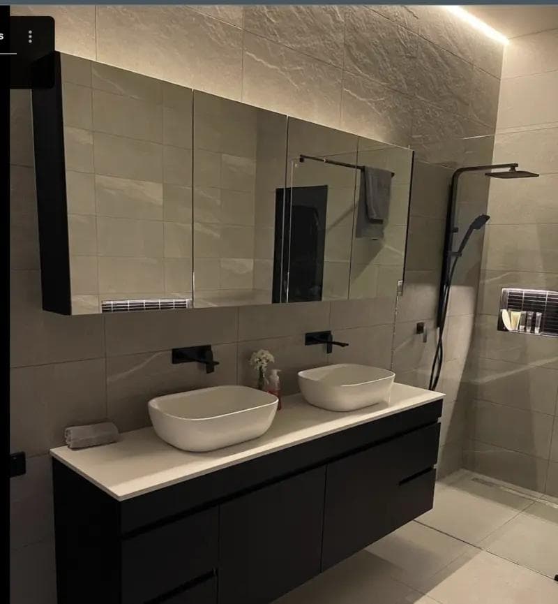 Bathroom back lighting effect